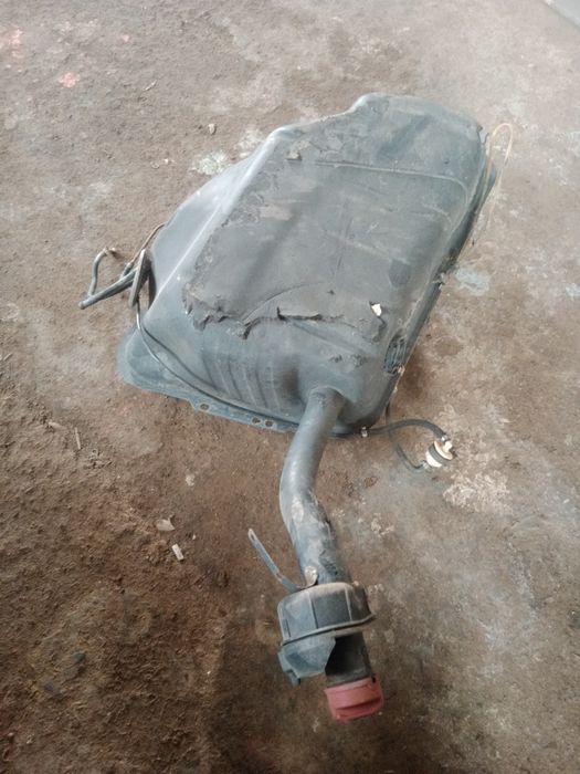 Бензобак ауди 80