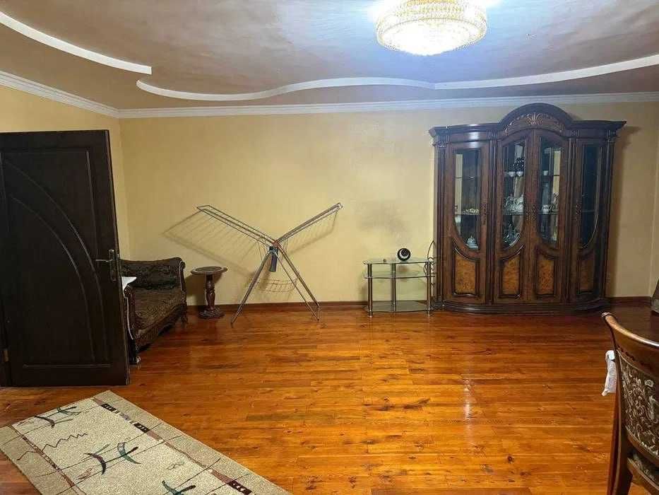 Отличная локация! Урда 3х комнатная 1й этаж, можно из под не жилой