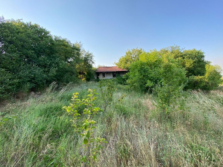 Продавам парцел с.Йонково