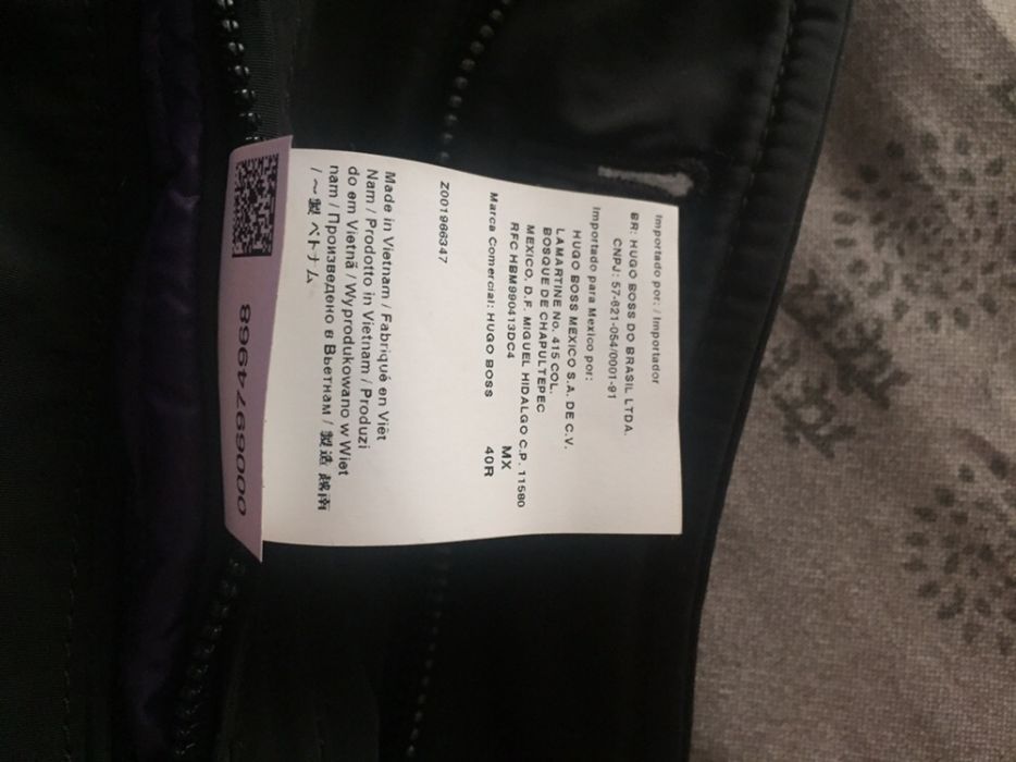 Vand geaca marca Hugo Boss originala 100%