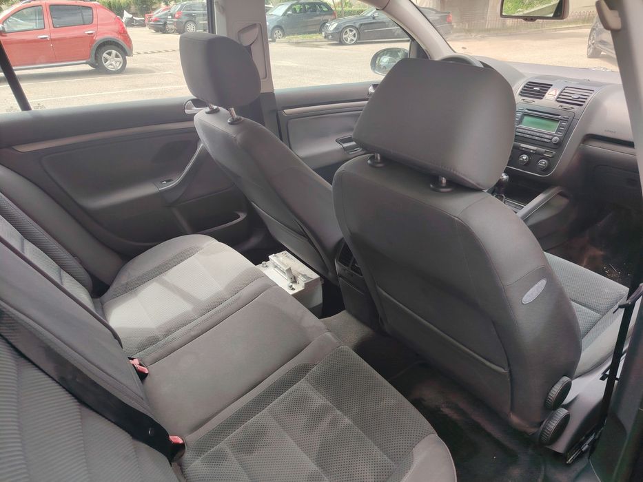 Vând Golf 5 pentru piese
