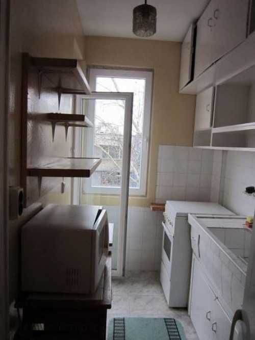 Дава се под наем Тристаен апартамент в Бургас, Център - 85 кв.м за 178.5 € - Снимка #1