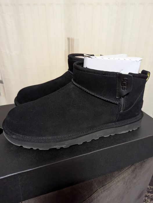 Vând UGG-uri bărbați