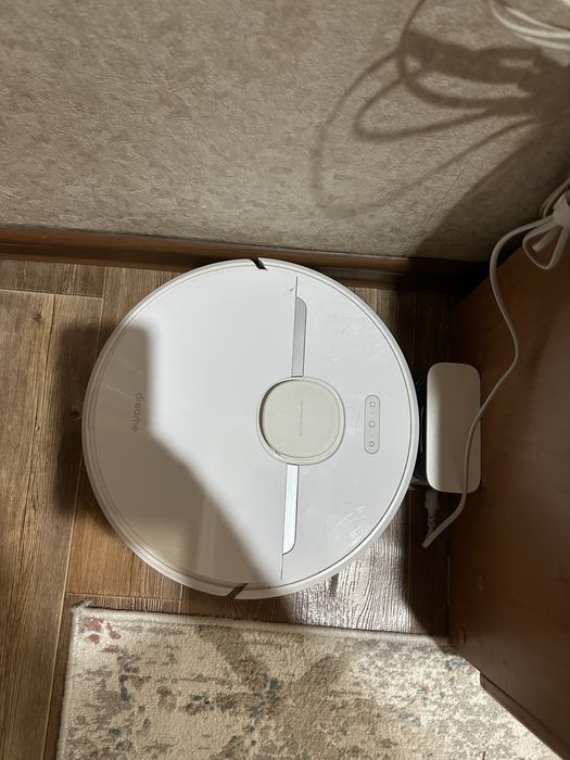 Продаю робот пылесос
