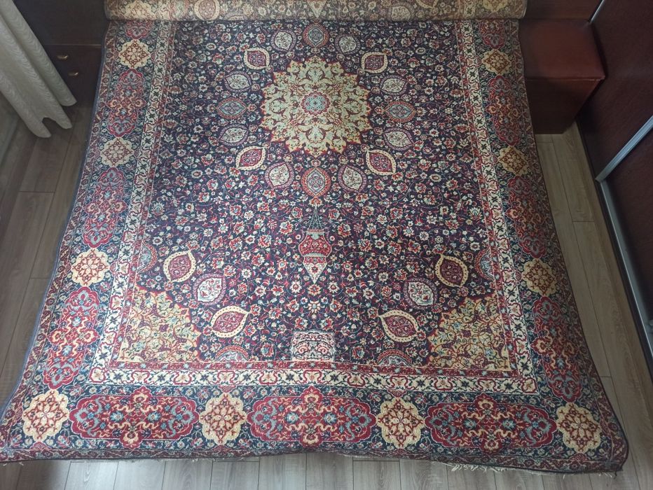 Продам бельгийский ковёр б/у.