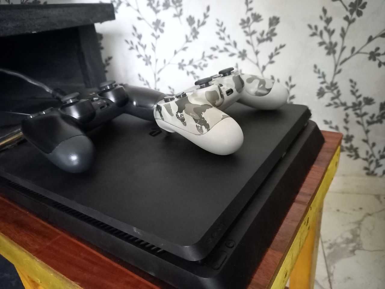 Продам Ps4 slim 1 tb