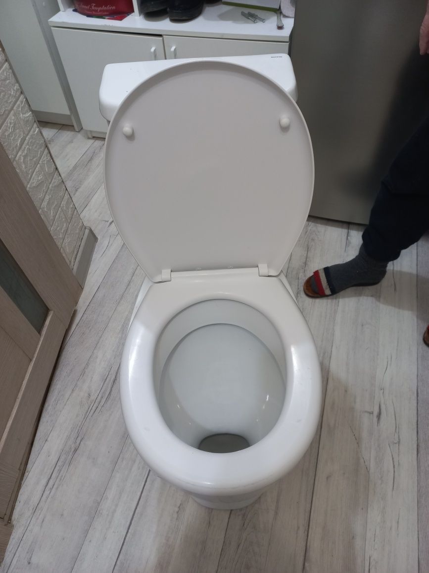 Продаеться унитаз