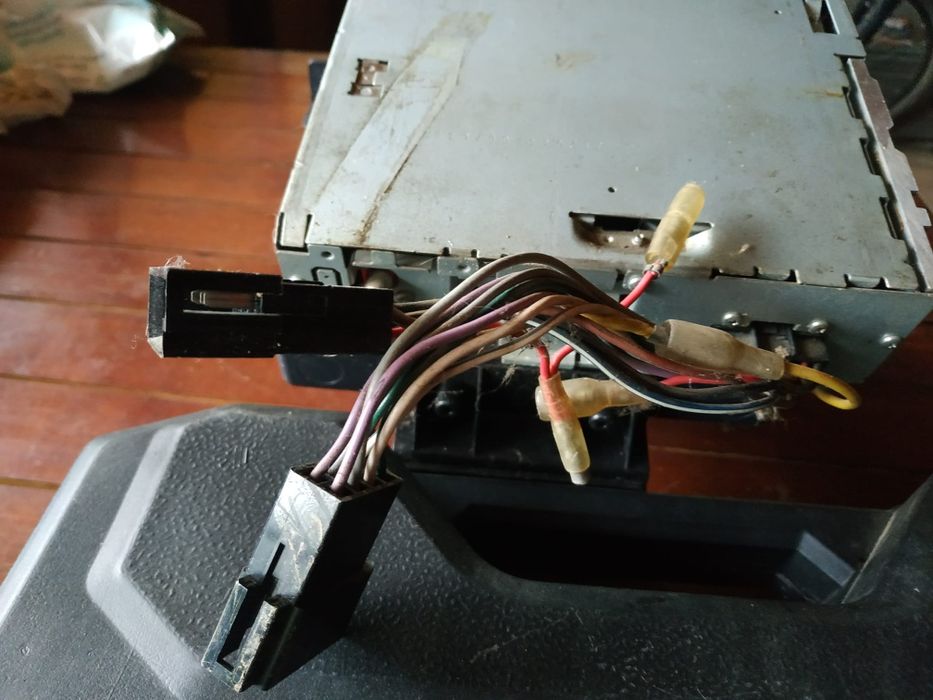 Doua radio cd auto pioneer și jvc 4x50w