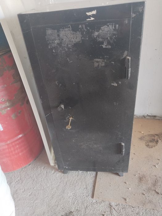 Продам сейф бу состоянии  самовывоз