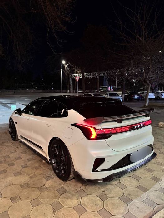 Zeekr 001 reystayling