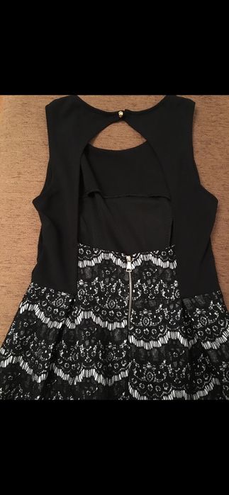 Vand rochita cu spatele un pic gol