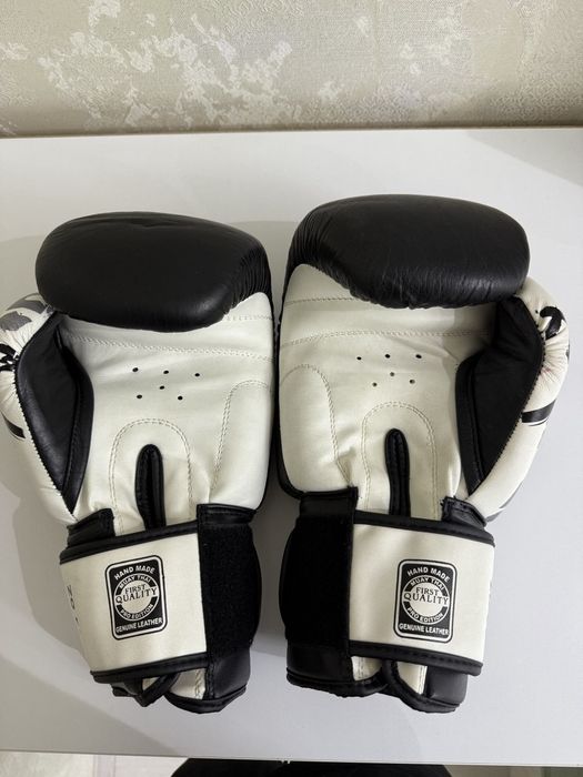 Twins perchatka boks