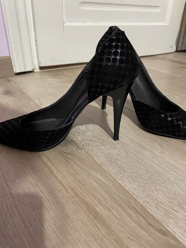 Pantofi stiletto