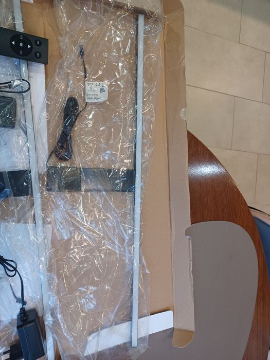 Лед осветление за гардероб със дистанционно .Ново не използвано.