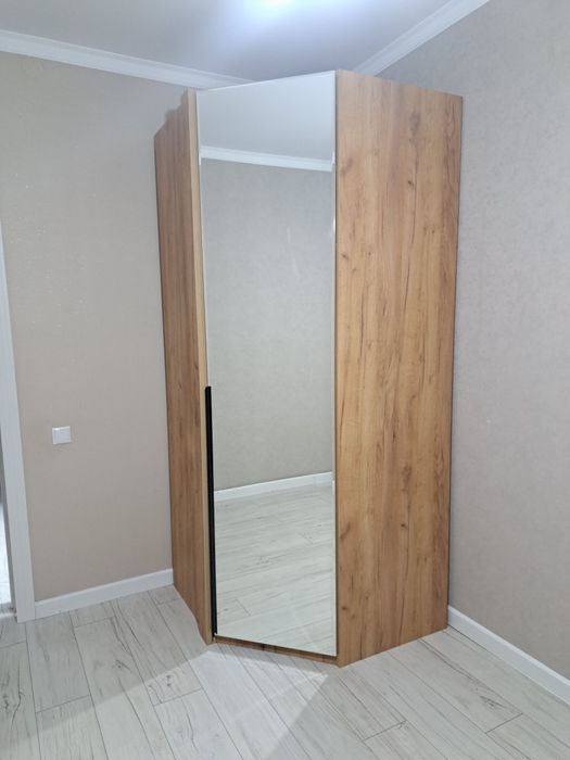 Шкаф на угол продам