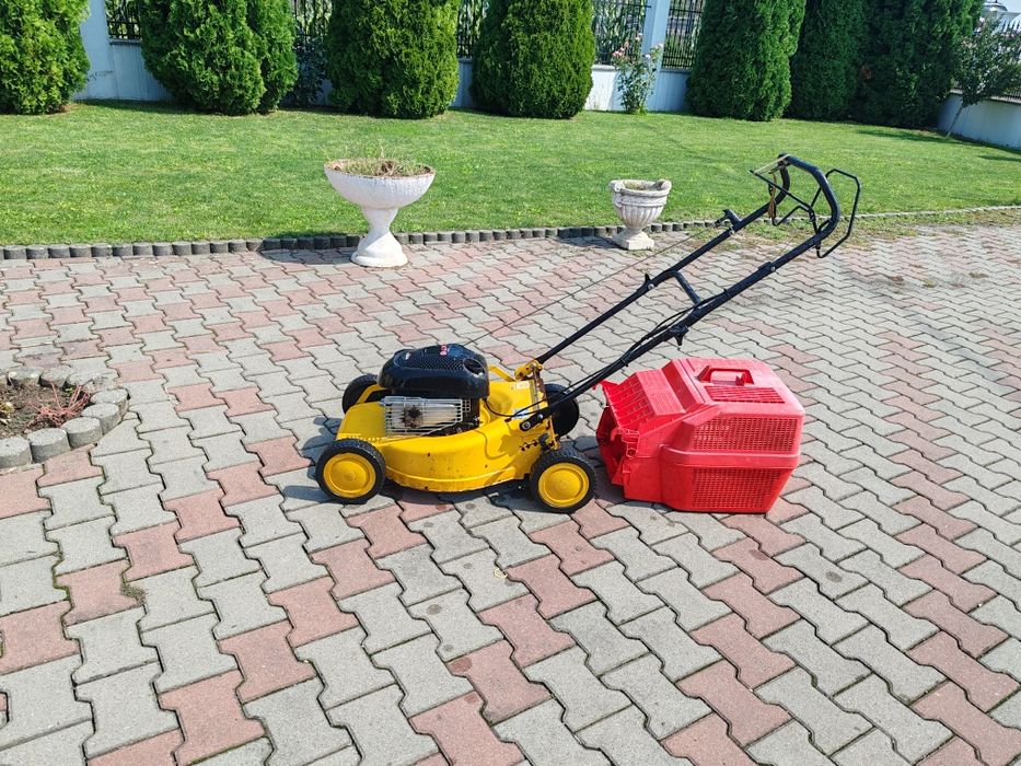 Cositoare gazon cu propulsie