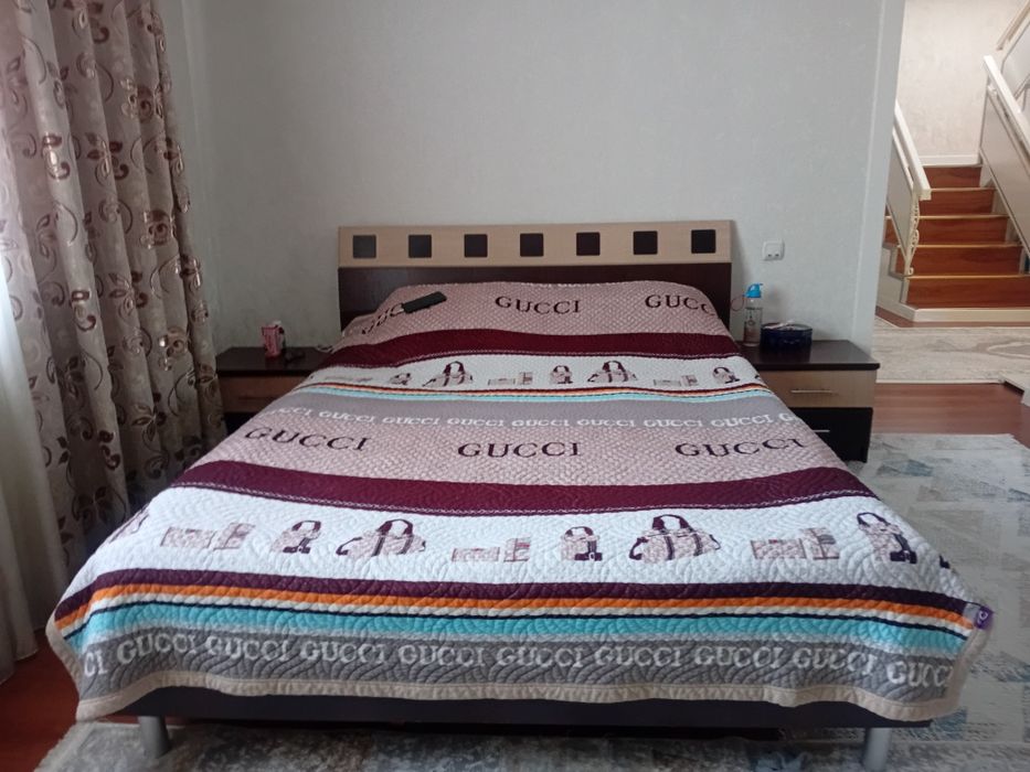 Спальный гарнитур 100000