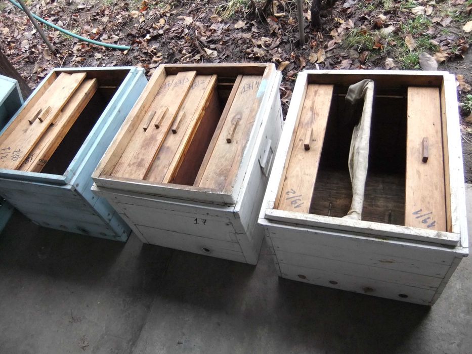 Ульи и облетники  на 10 рамок дадан.