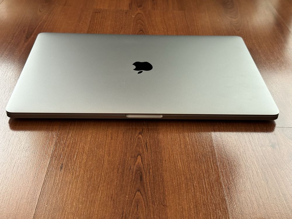 Като Нов *32GB Ram*16’Macbook Pro 16’ 2019/i7-9850H/1TB SSD/5300M