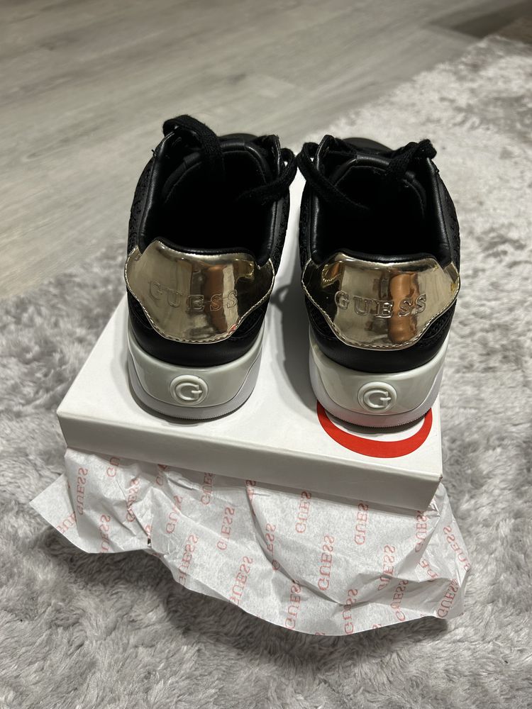 Обувки Guess Sneakers