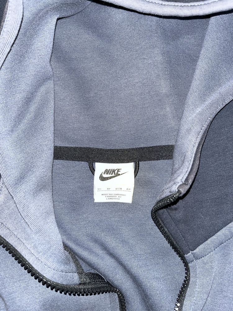 bluza nike tech.