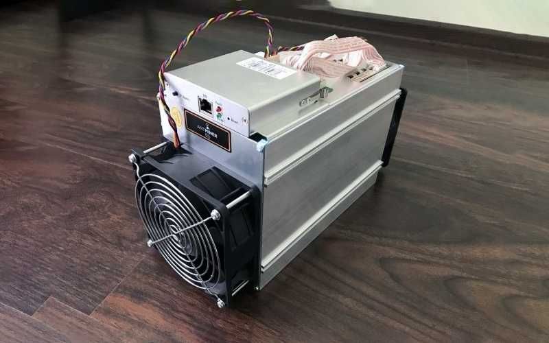Продается Antminer D3 — полностью рабочий, в хорошем состоянии
