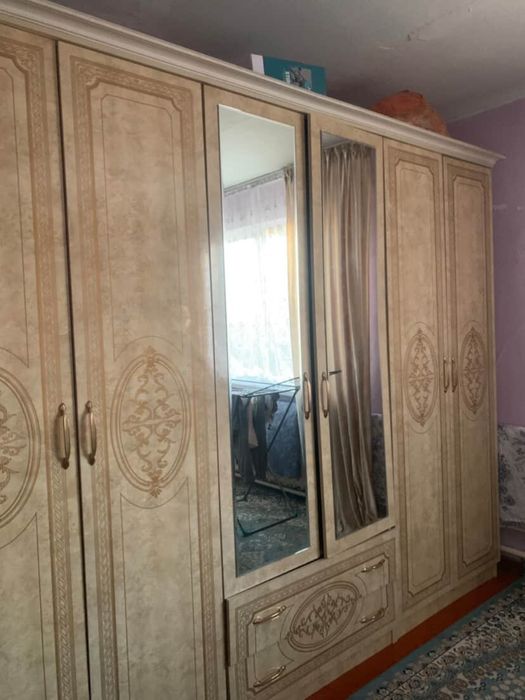 Спальный гарнитур (крвоать, шкаф, тумбы)