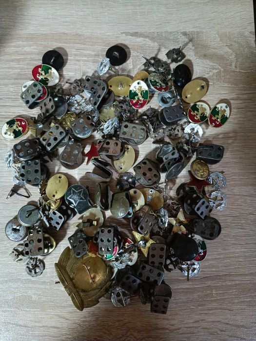 Колекция от военни значки – СССР и България