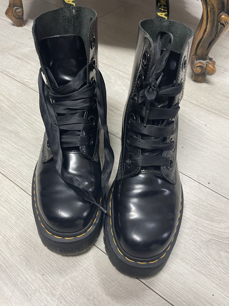 Dr Martens  molly 42