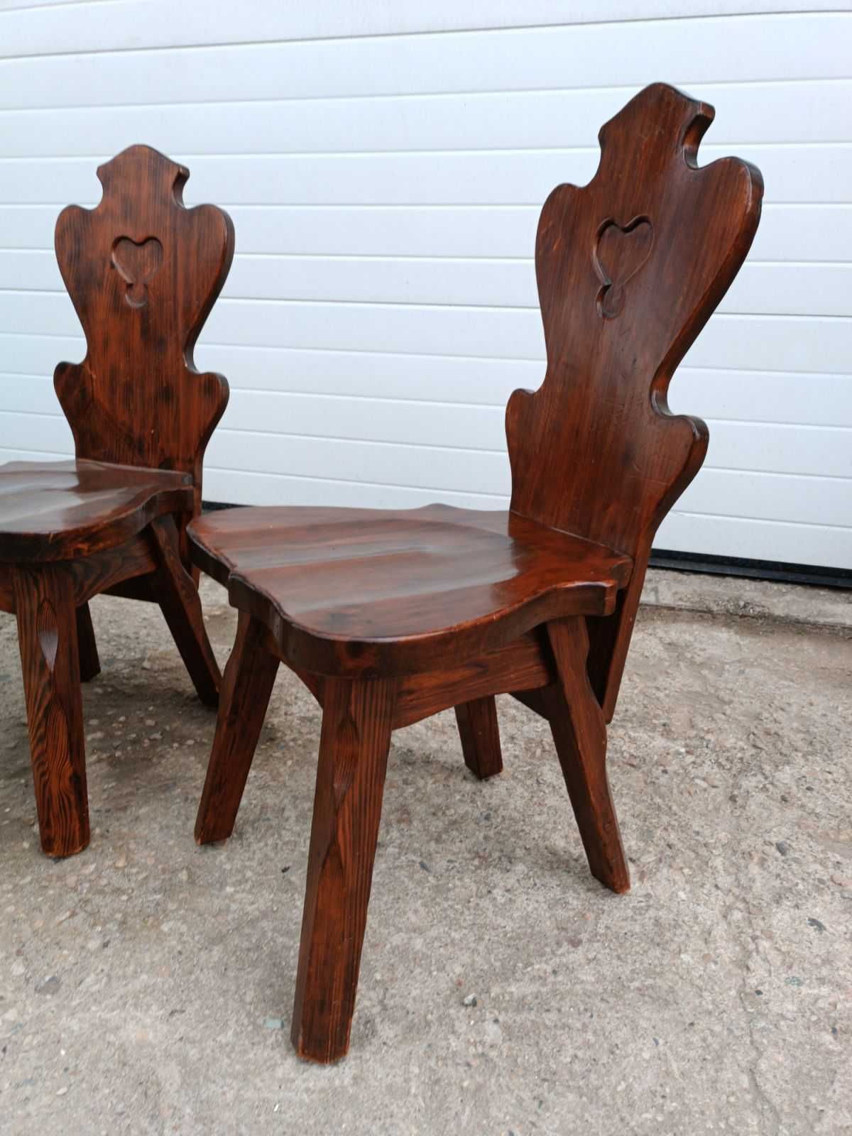 Старинни масивни дъбови столове с извивки. Внос Франция