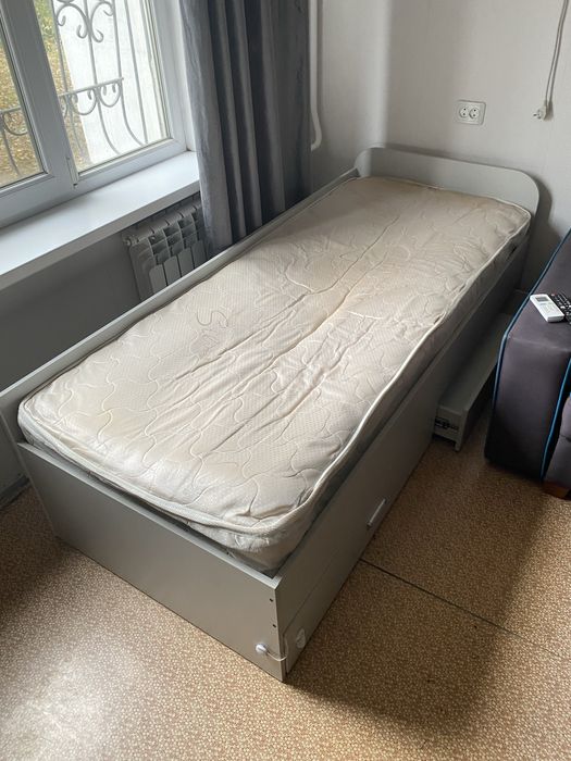 Кровать с выдвижными шкафчиками