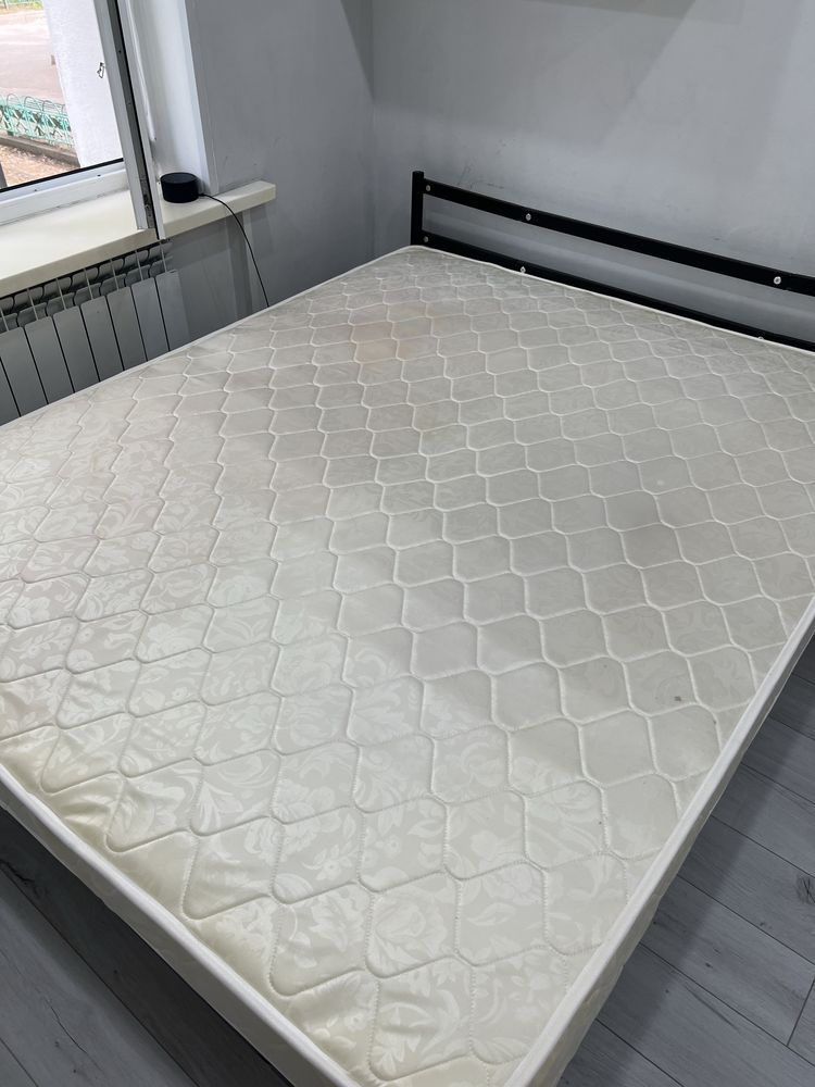 Кровать + матрас 2 метра на 160 см  можно по отдельности