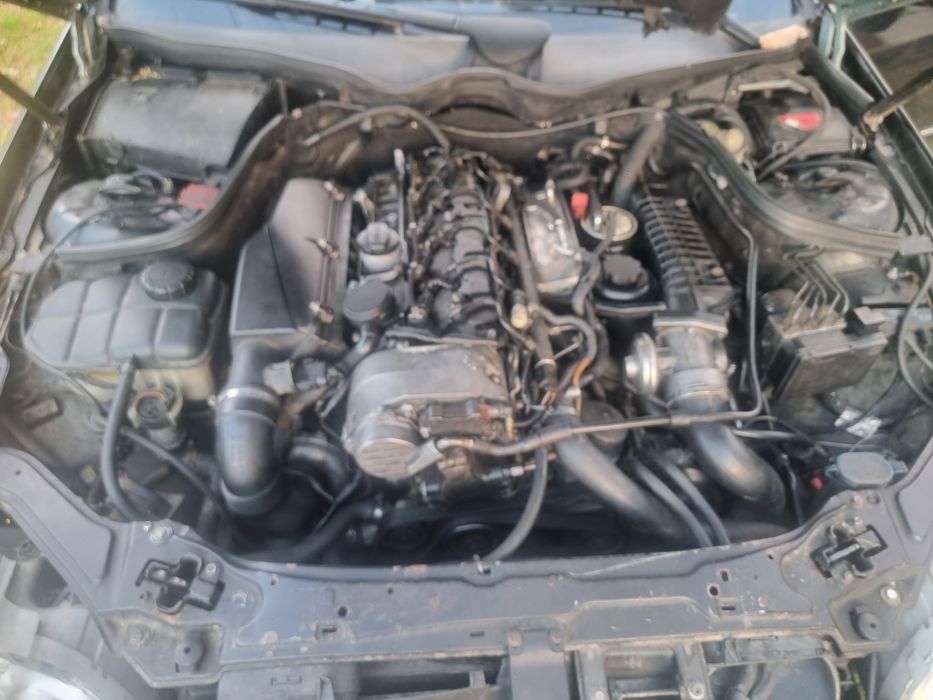 Dezmembrez mercedes clk w209