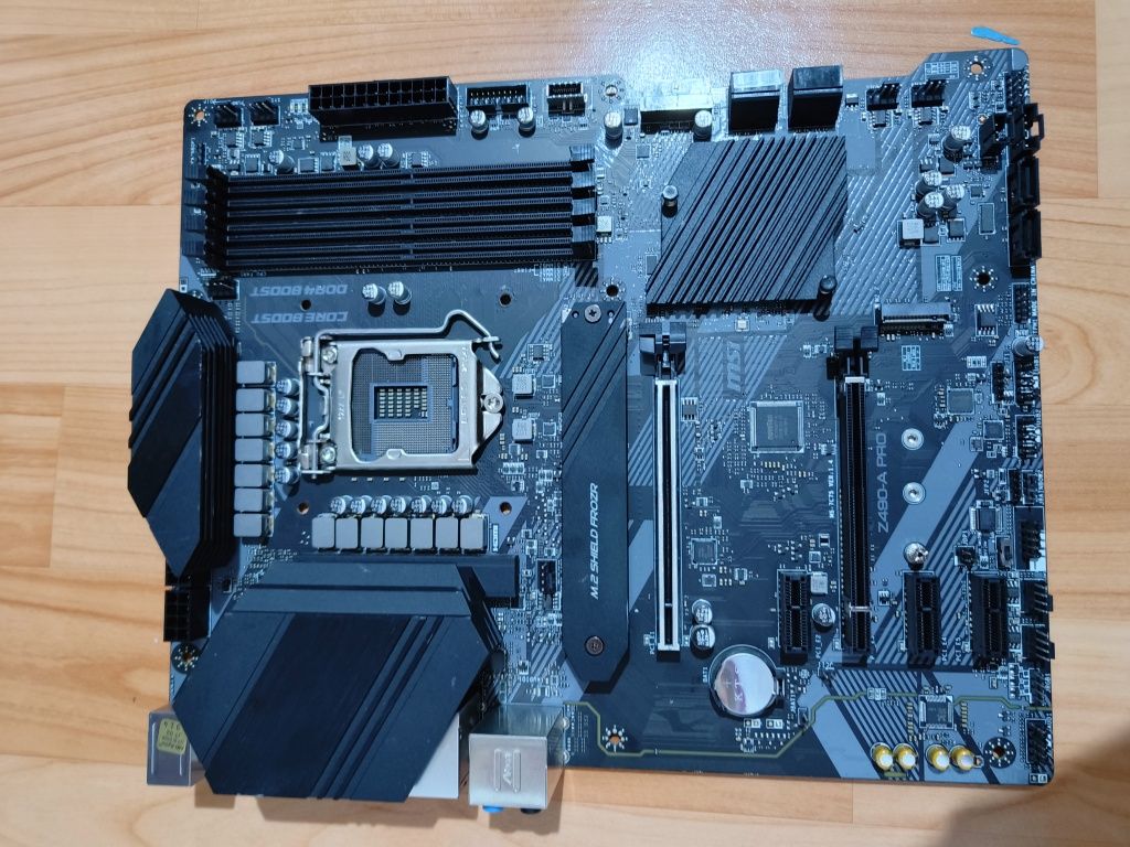 Продам материнскую плату MSI Z490 A-PRO