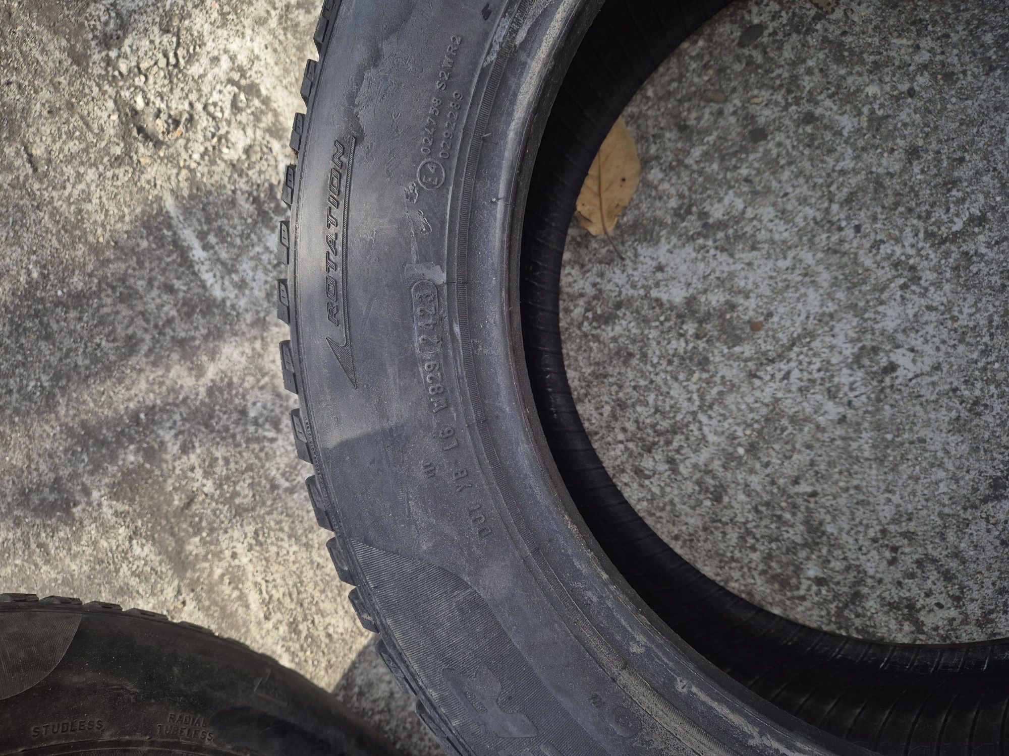 ГУМИ 215 60 17 - PIRELI dot 2023годи 7мм.на