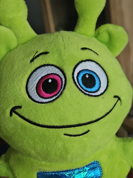 Плюшена кукла-марионетка извънземно