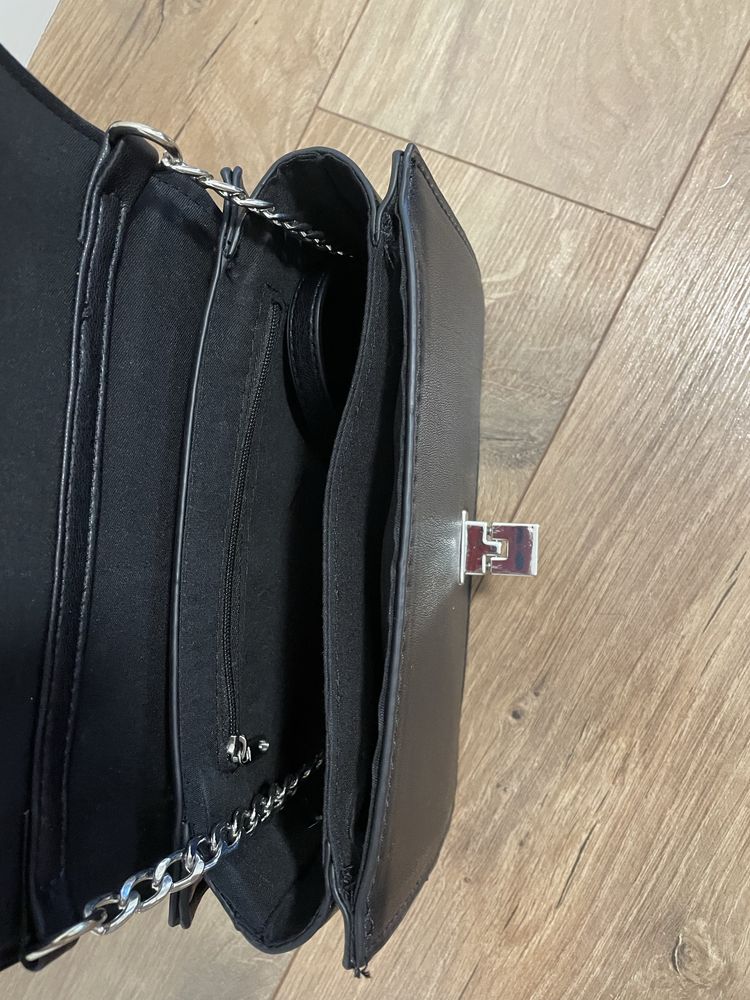Geanta neagra Stradivarius