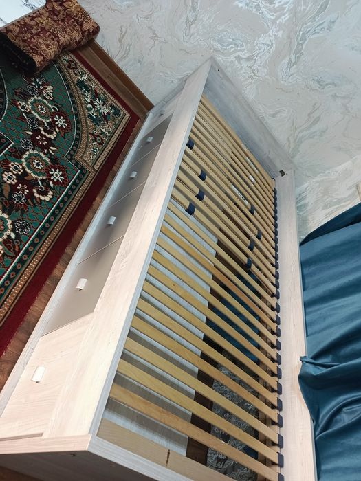 Кровать с шкавчиками вместе, 2.10 на 1 метр, как новое