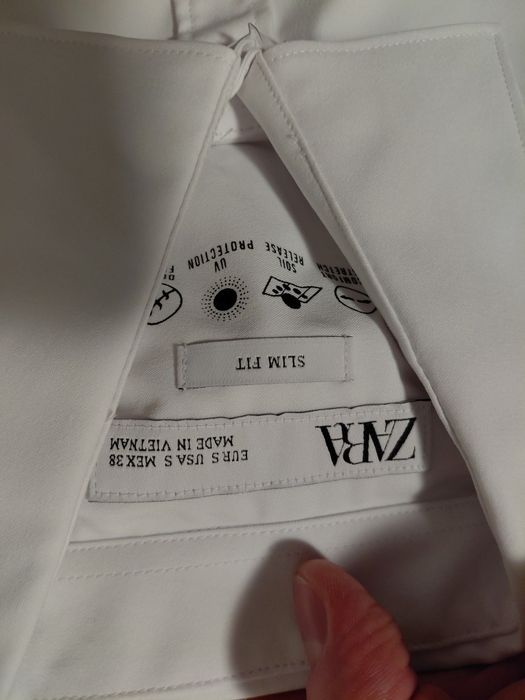 Camasa noua, alba, slim fit. Zara