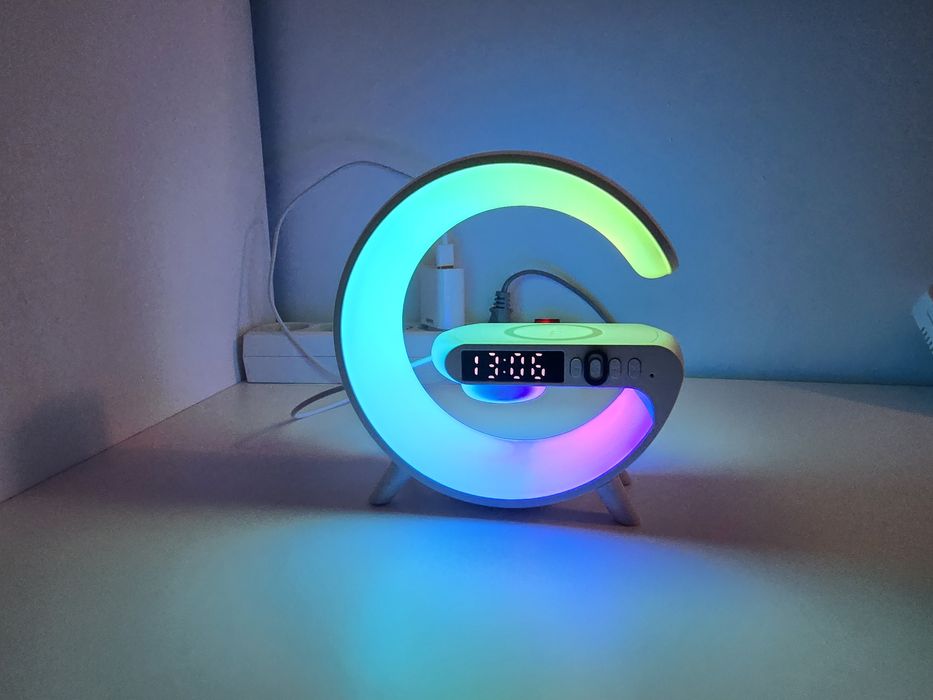 Vand Boxa ambientala cu lumina smart si incarcator wireless