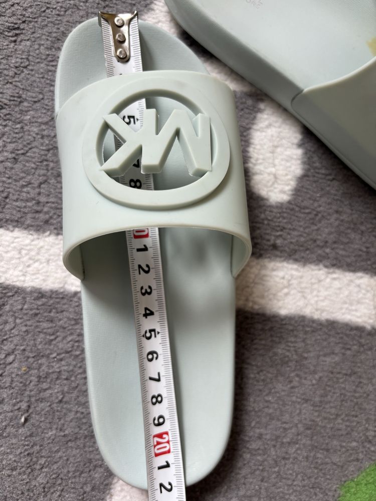 Calvin Klein, DKNY, Michael Kors