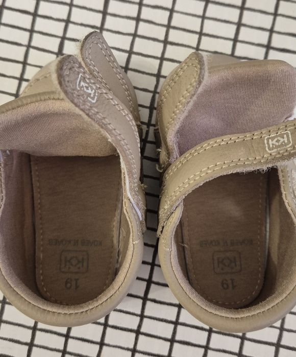 Боси обувки 19, Колев и Колев