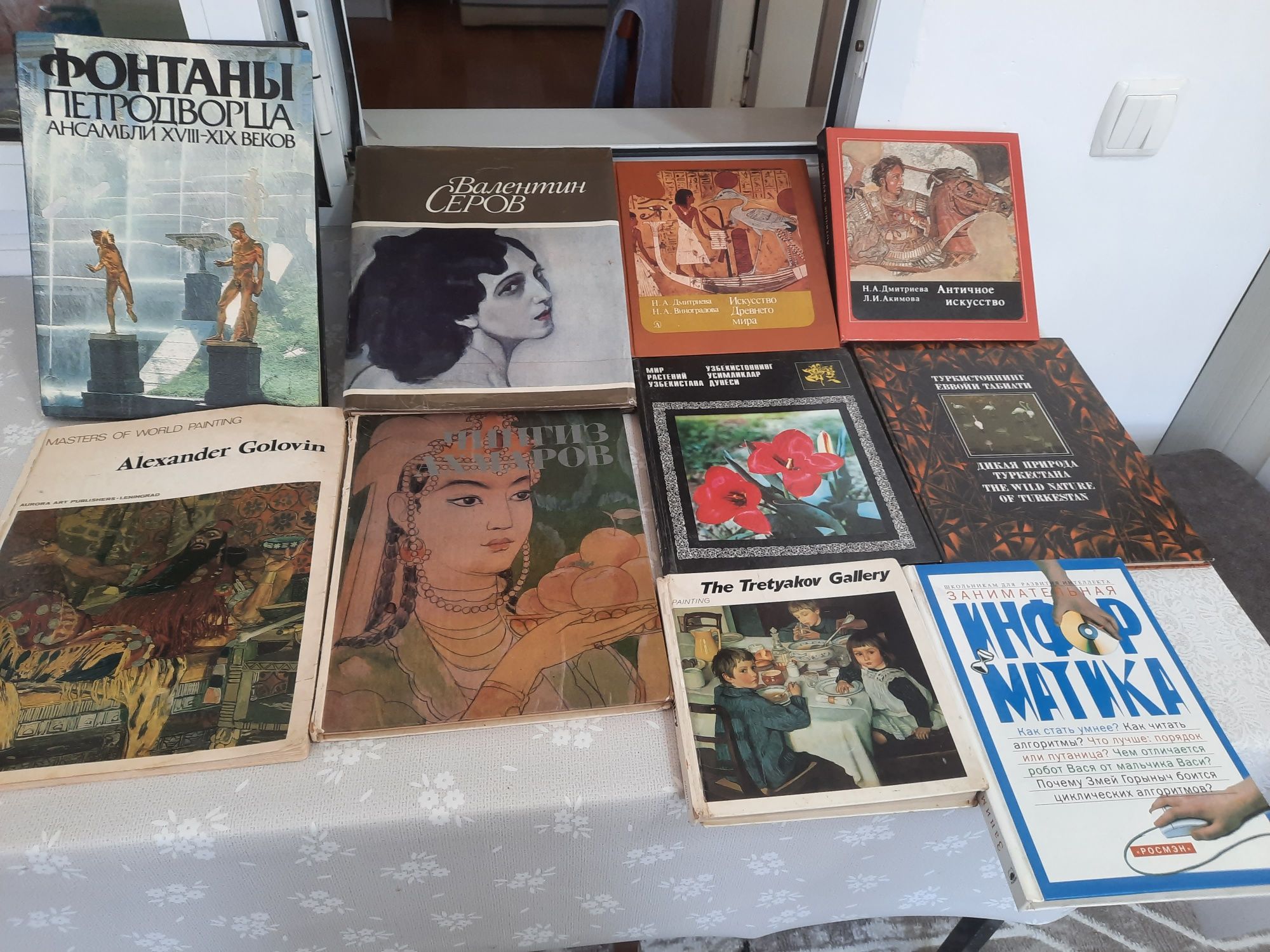 Продаю книги хорошие и для кого то нужные и интересные.Чингиз Ахмаров