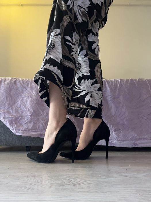 Vând rochie de ocazie+ pantofi cadou (rochia purtată doar la majorat)