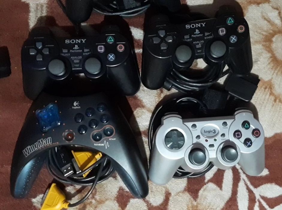 Vând manete originală PlayStation 2 și ps2 și 2 Logitech în stare bună