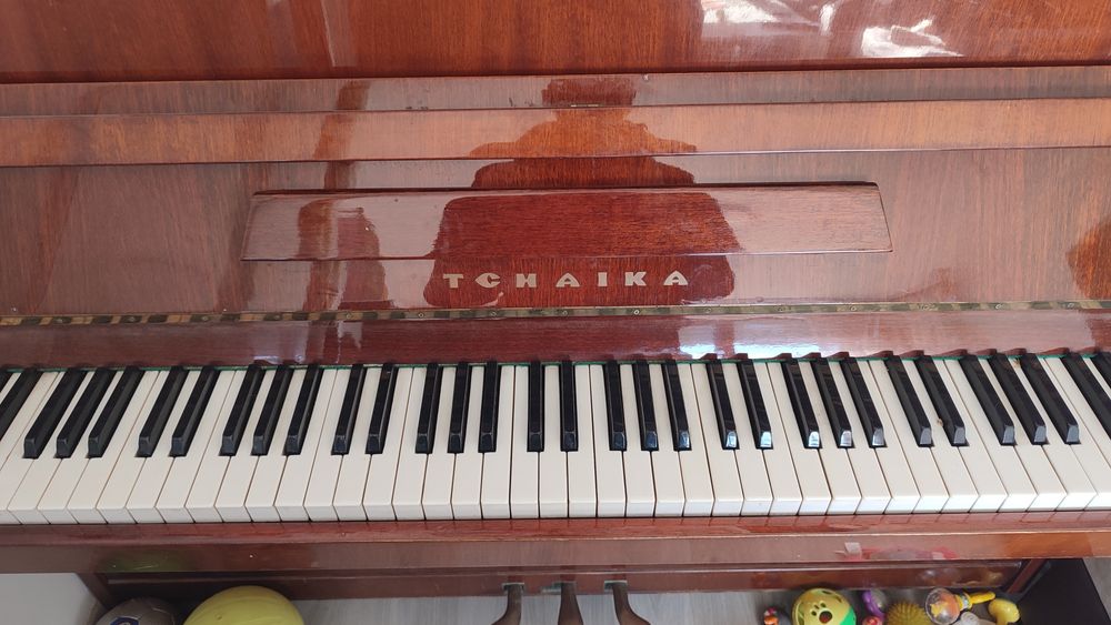 Руско пиано Tchaika