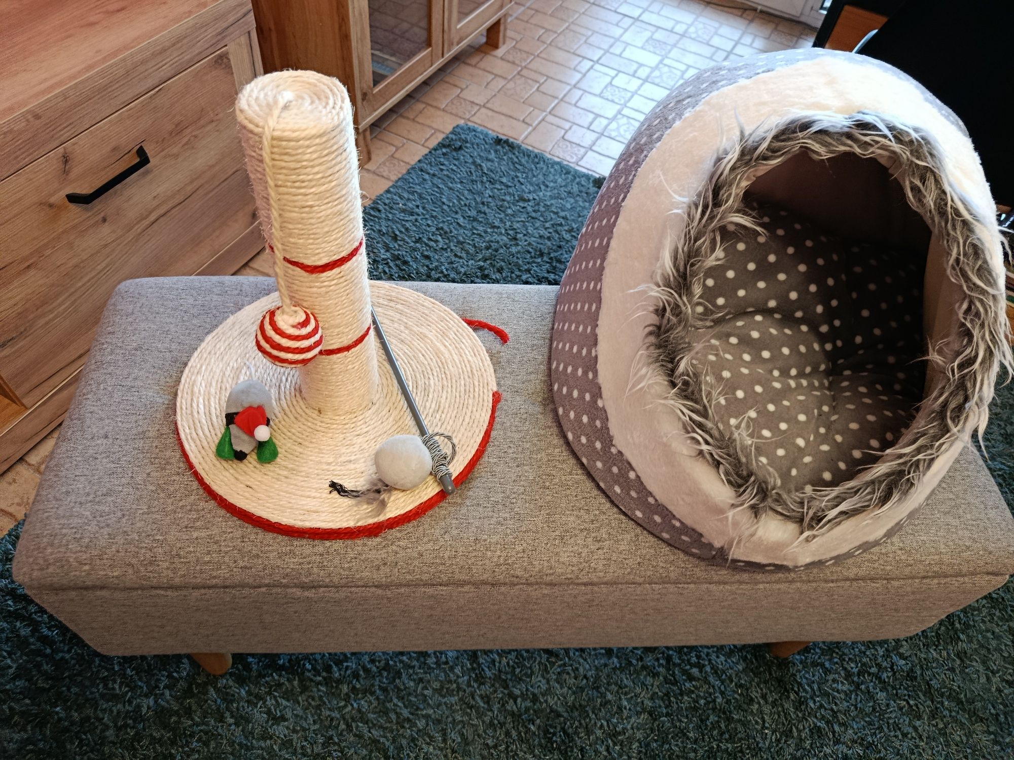 Легло за котка + играчки