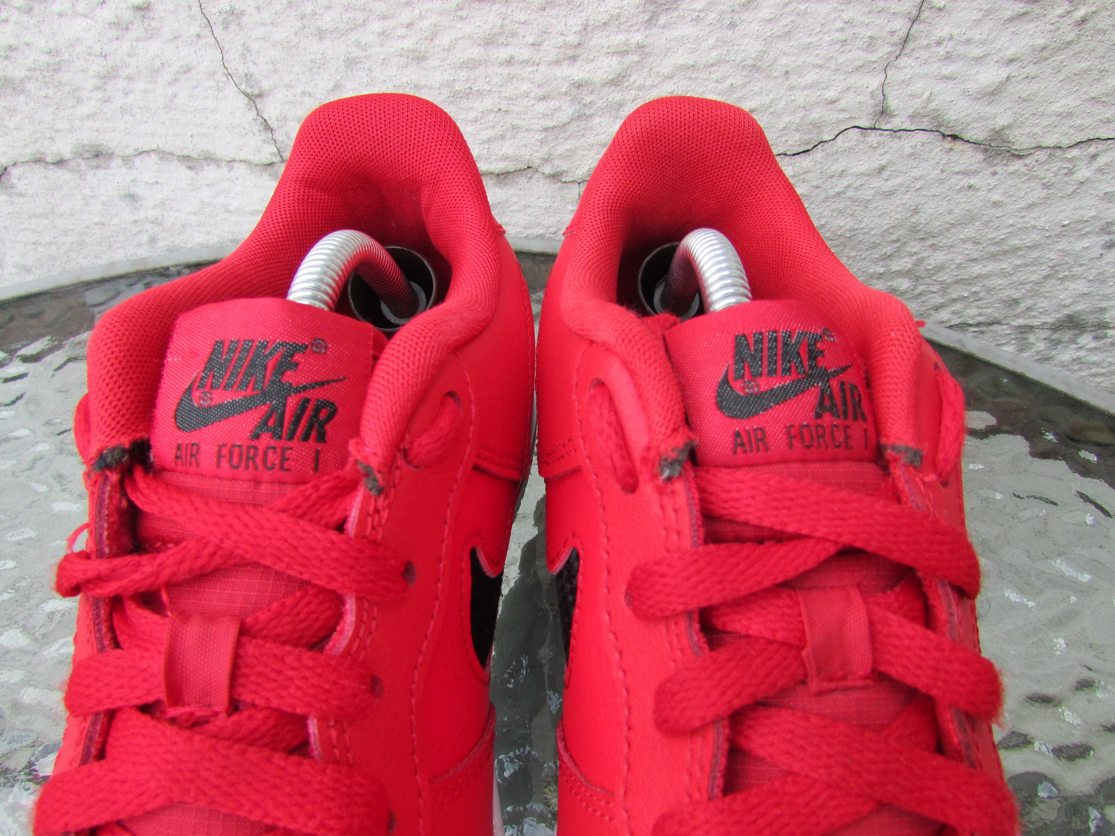 Маратонки Nike Air Force 1 '07 'University Red'