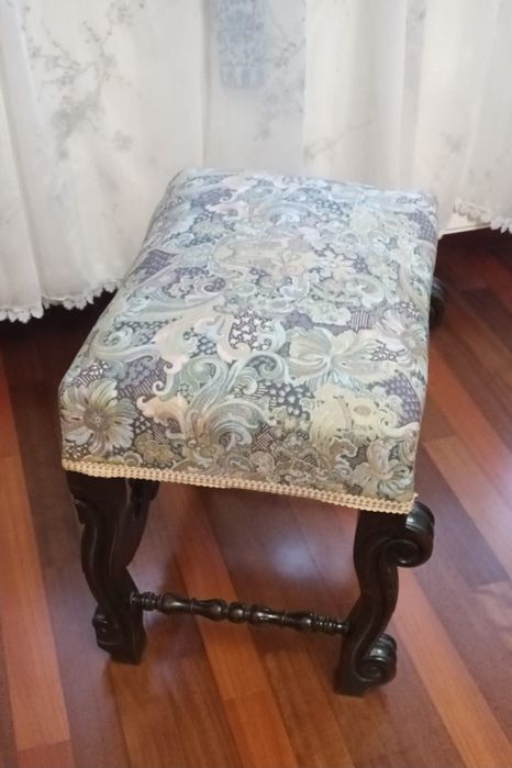 Scaun vechi din lemn