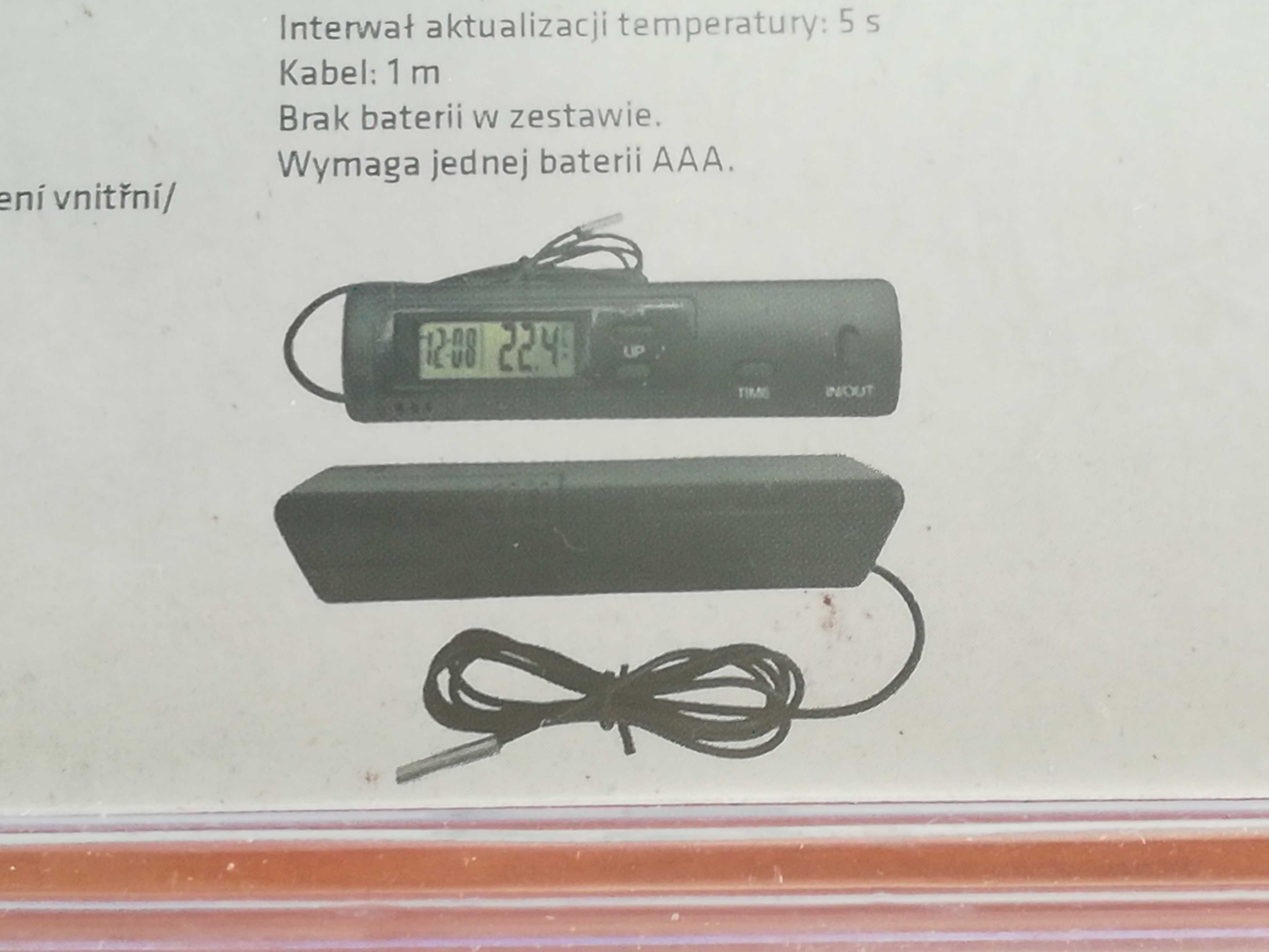 Termometru auto digital, ceas dată si temperatură intrare  ieșire